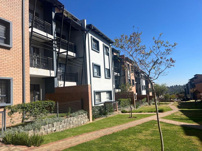 Attractive Ground Floor Apartment in Waterfall Ridge Complex - Photo 1