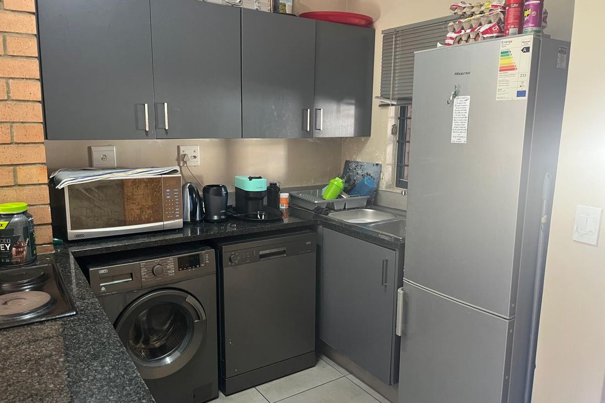 Attractive Ground Floor Apartment in Waterfall Ridge Complex - Photo 5