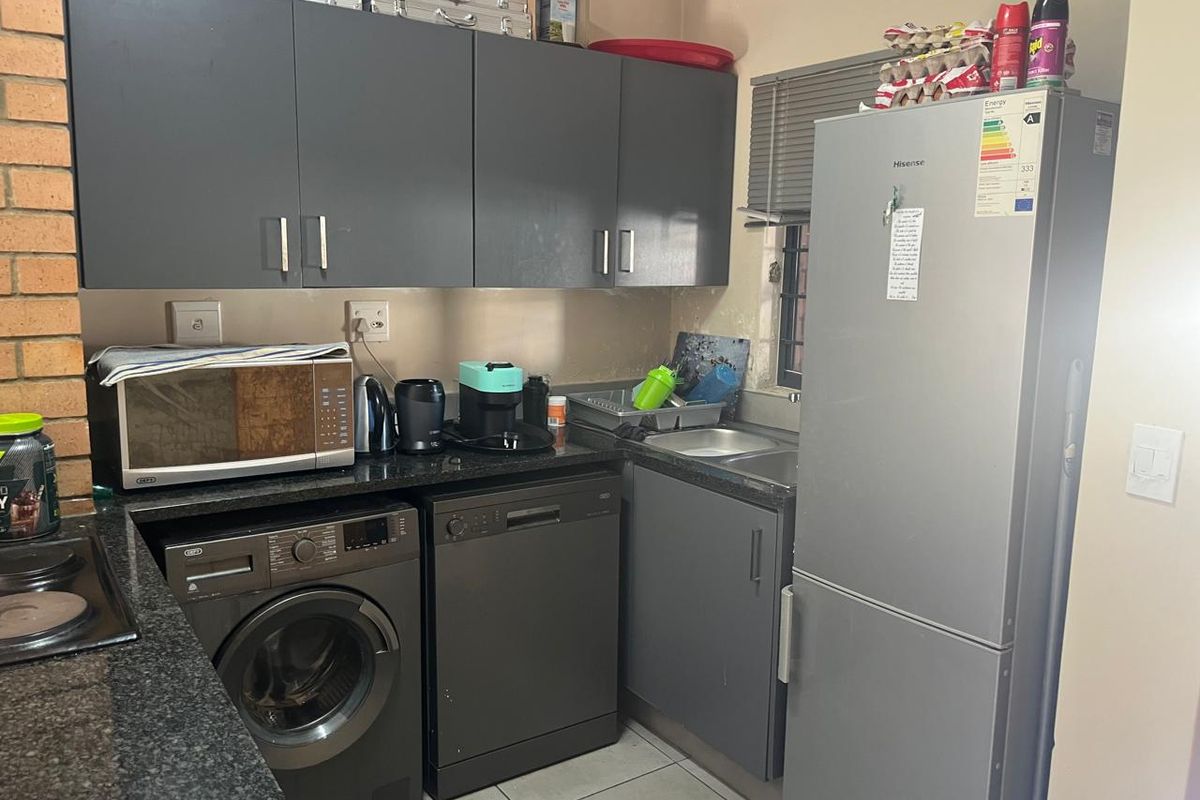 Attractive Ground Floor Apartment in Waterfall Ridge Complex - Photo 4