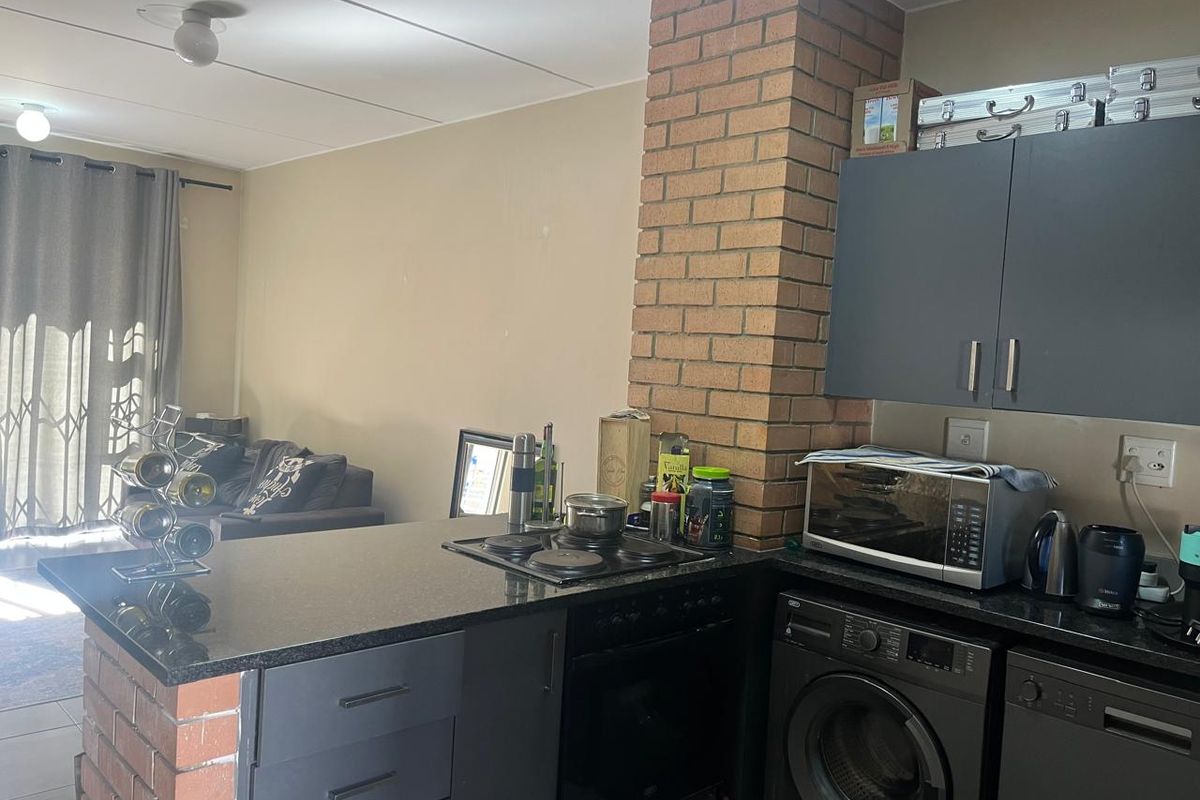 Attractive Ground Floor Apartment in Waterfall Ridge Complex - Photo 2