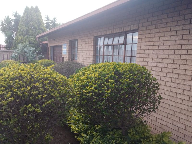 2 Bedroom House - Photo 5
