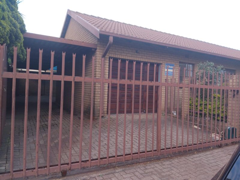 2 Bedroom House - Photo 3