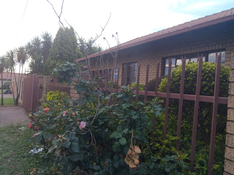 2 Bedroom House - Photo 8