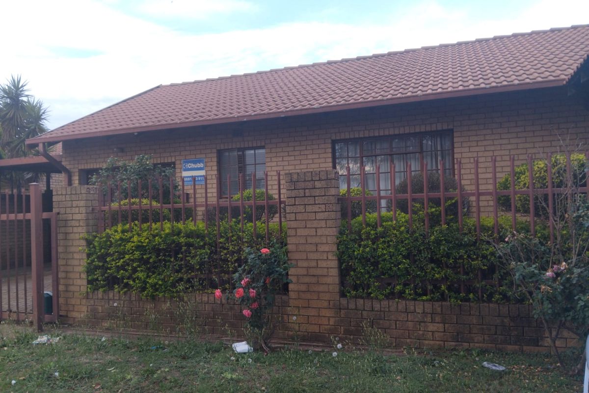 2 Bedroom House - Photo 2