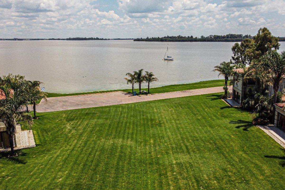 Spectacular Double-Storey Unit in Villa de Lago – The Ultimate Family Holiday Home - Photo 2