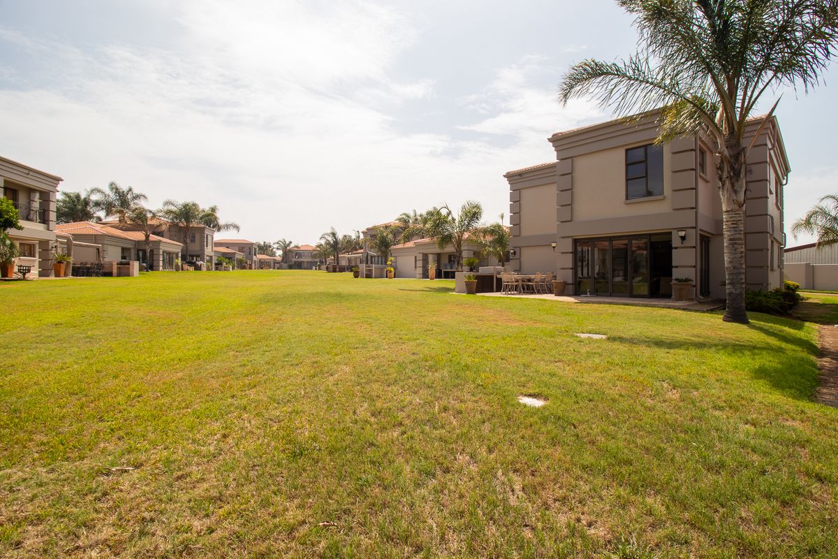 Spectacular Double-Storey Unit in Villa de Lago – The Ultimate Family Holiday Home - Photo 3