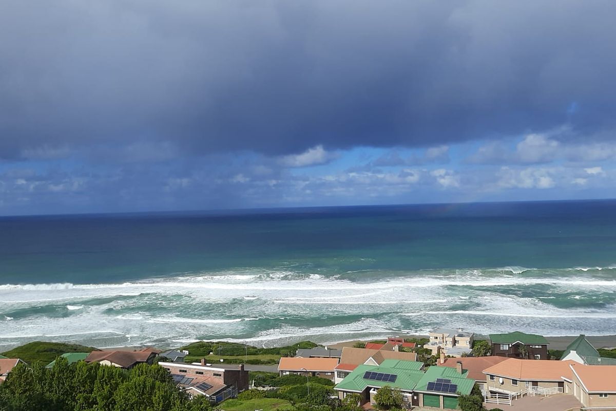 2-Bedroom Furnished Apartment with Stunning Sea Views -Private Entrance, situated in Dana Bay - Photo 3