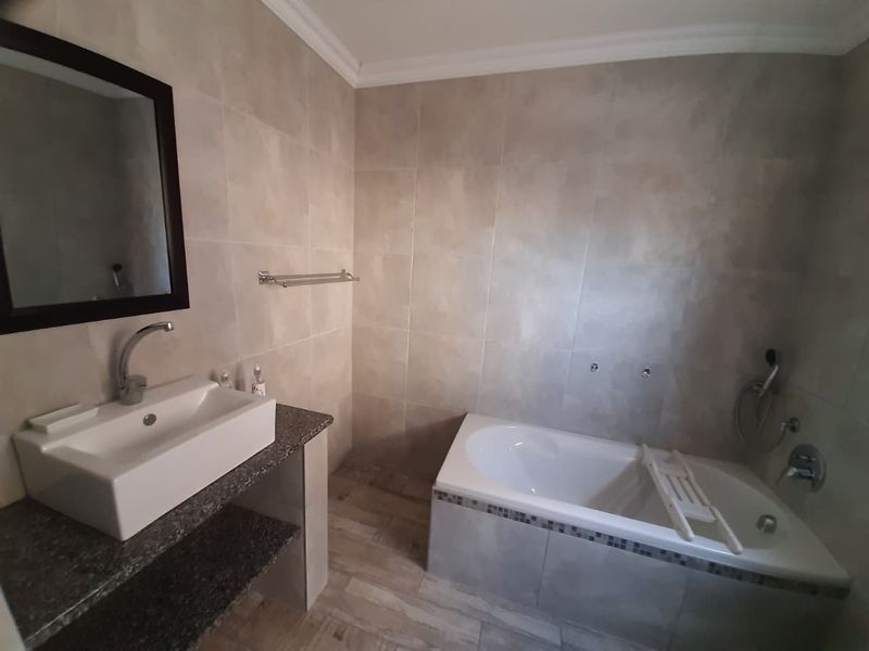 2-Bedroom Furnished Apartment with Stunning Sea Views -Private Entrance, situated in Dana Bay - Photo 9