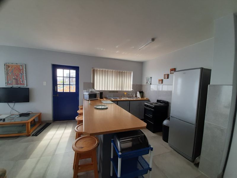 2-Bedroom Furnished Apartment with Stunning Sea Views -Private Entrance, situated in Dana Bay - Photo 8