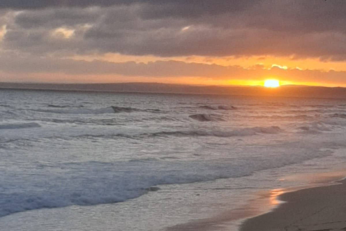 2-Bedroom Furnished Apartment with Stunning Sea Views -Private Entrance, situated in Dana Bay - Photo 4