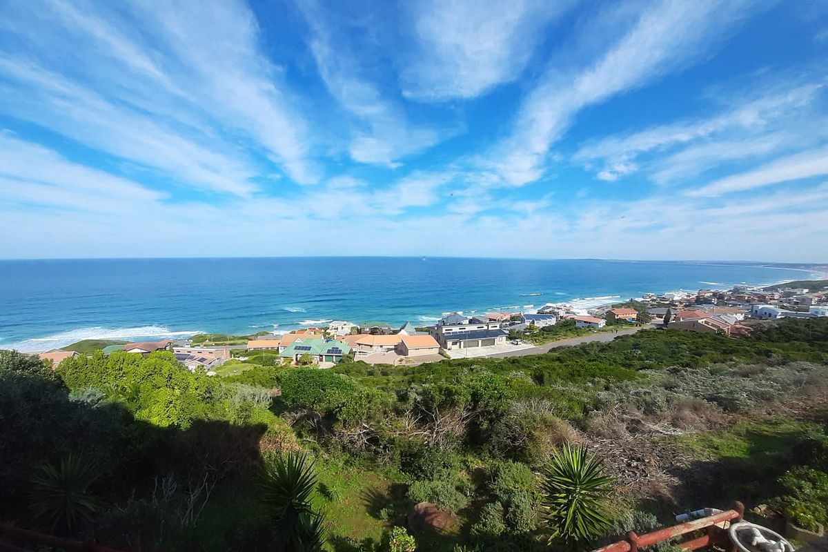 2-Bedroom Furnished Apartment with Stunning Sea Views -Private Entrance, situated in Dana Bay - Photo 2