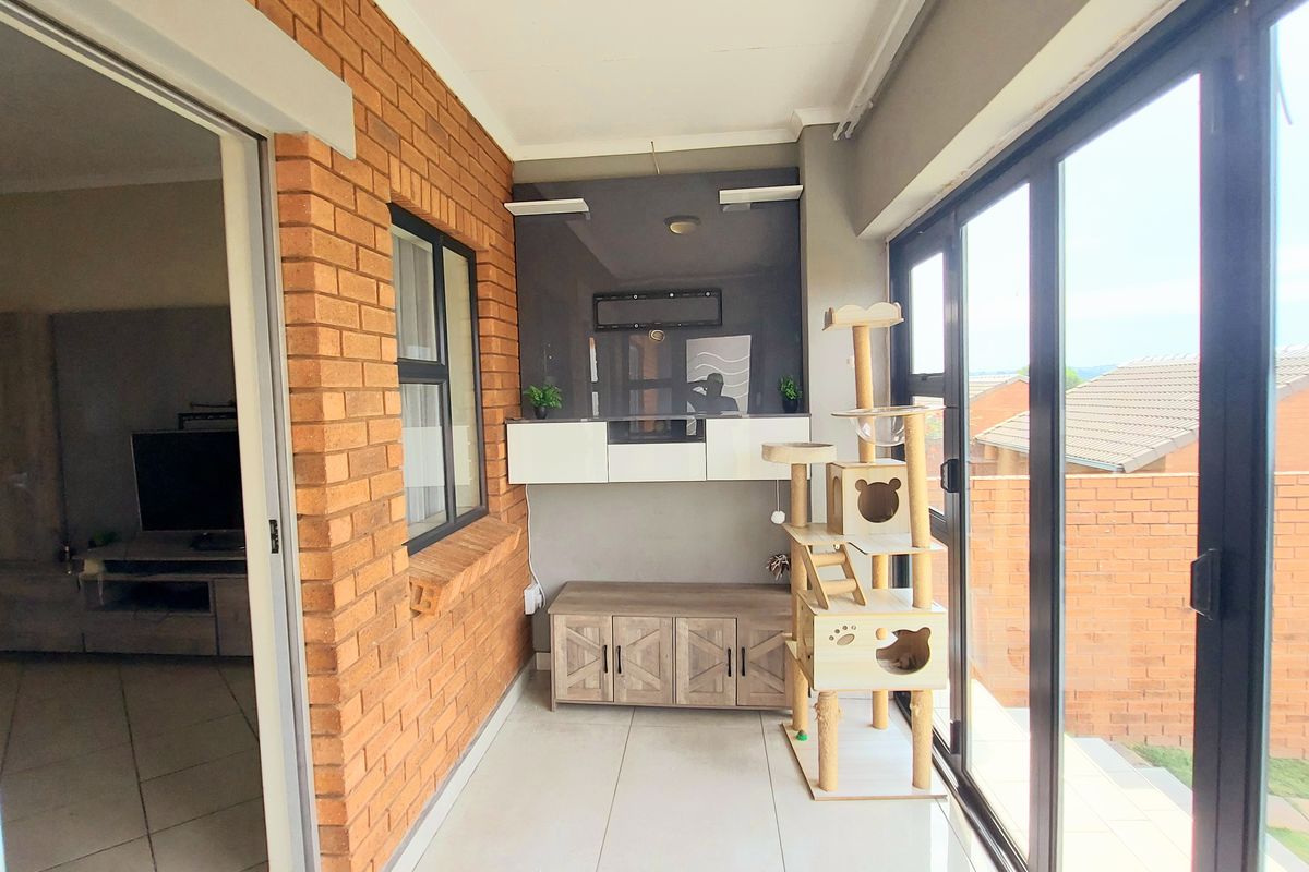 Elegant Retreat in Prestigious Mooikloof Ridge Estate - Photo 5