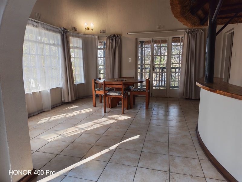 Charming Thatched Home in Sought-After 12 Laing Street,Paulshof - Photo 7