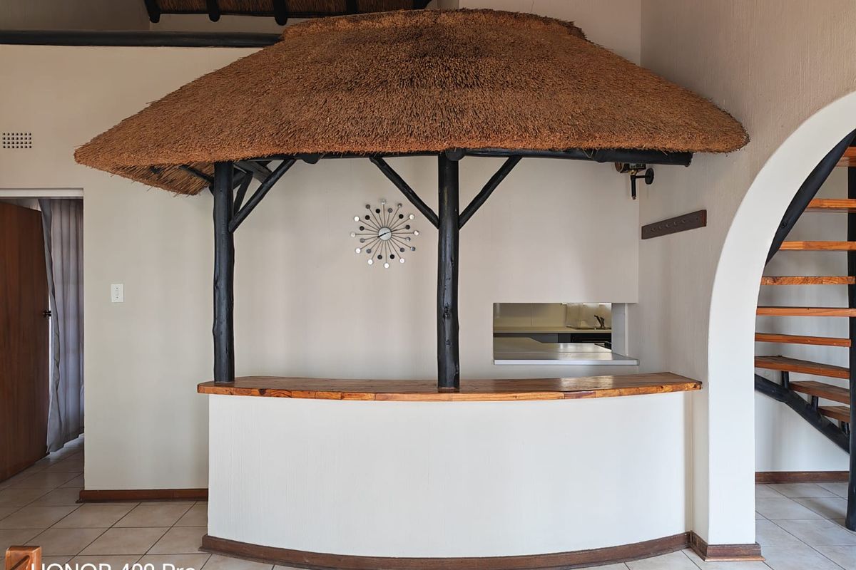 Charming Thatched Home in Sought-After 12 Laing Street,Paulshof - Photo 5