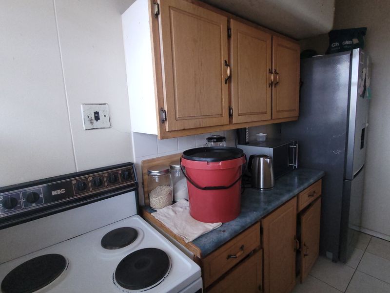 Secure Muckleneuk Gem Offering Scenic City Views - Photo 4