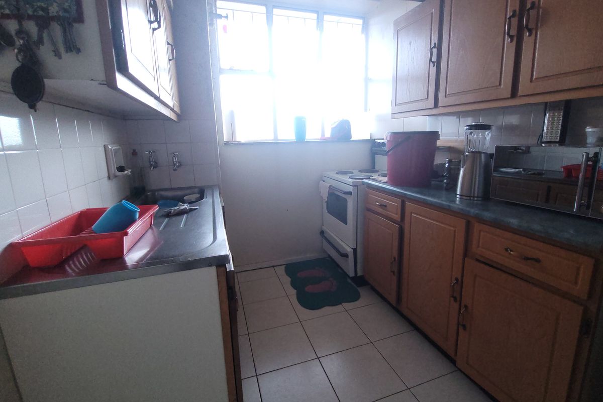 Secure Muckleneuk Gem Offering Scenic City Views - Photo 5