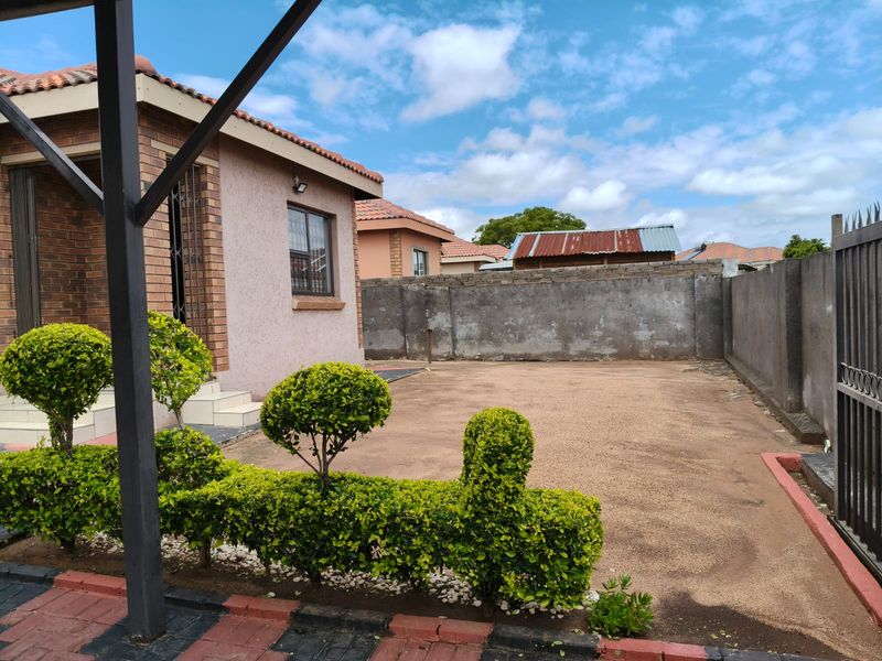 STUNNING!!!! - Photo 3