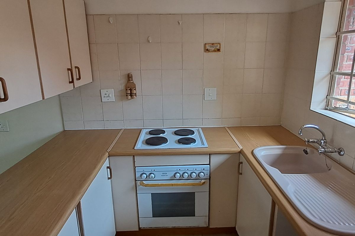 Townhouse For Sale In Newcastle - Photo 5