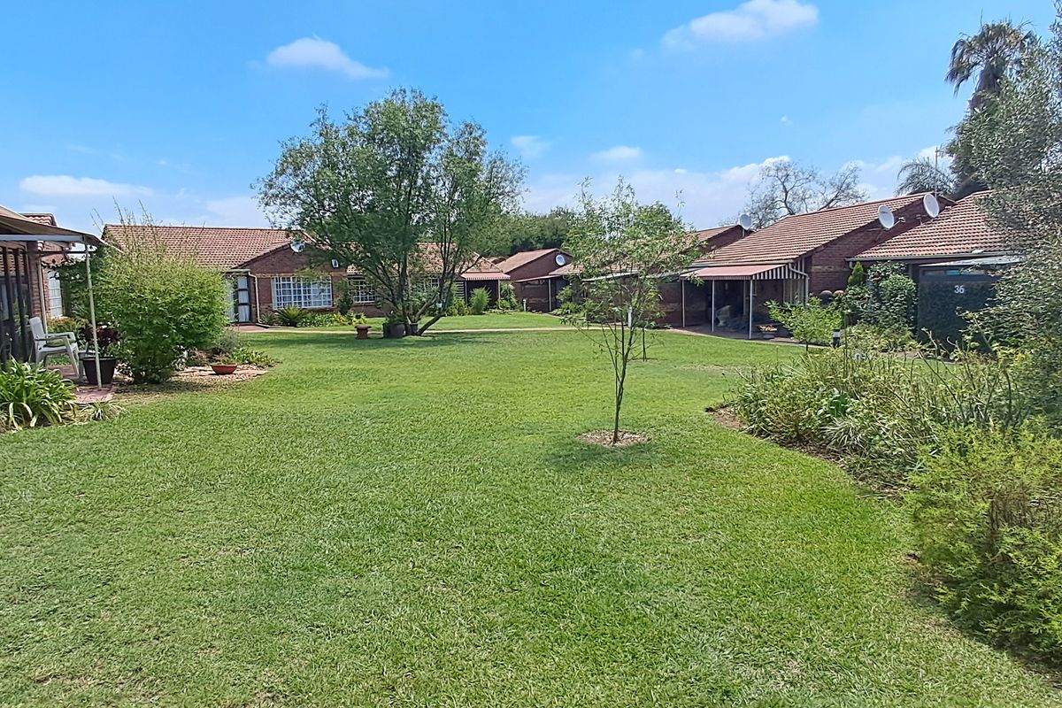 Townhouse For Sale In Newcastle - Photo 3