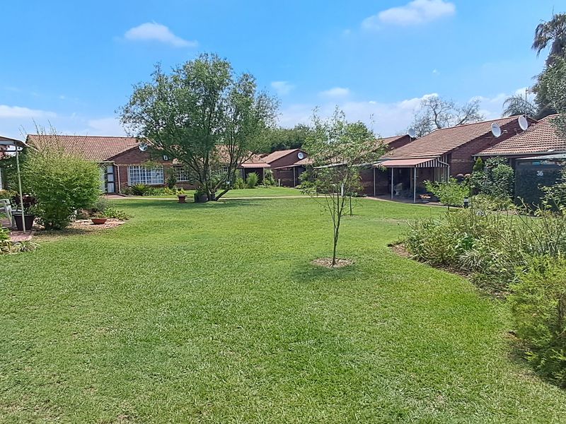 Townhouse For Sale In Newcastle - Photo 3