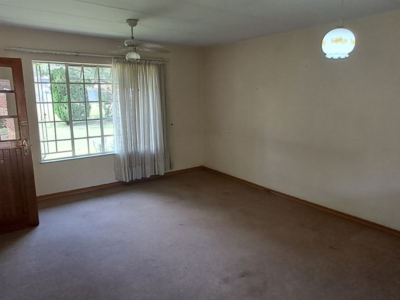 Townhouse For Sale In Newcastle - Photo 8