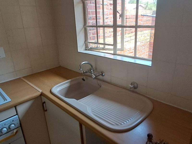 Townhouse For Sale In Newcastle - Photo 7