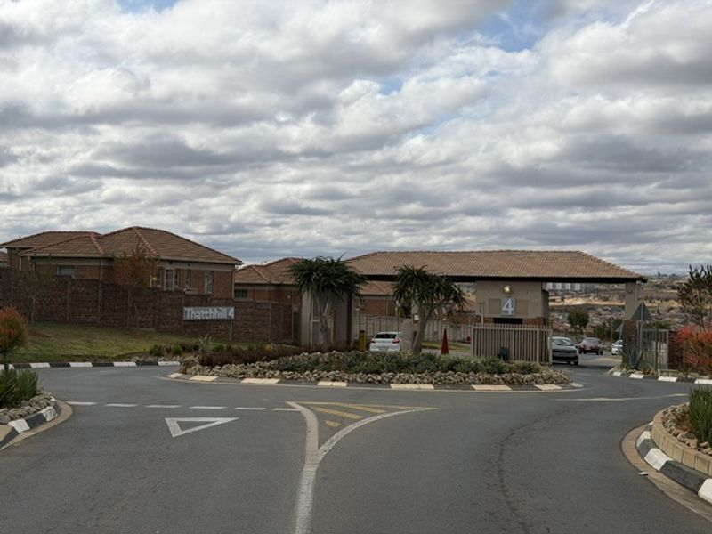 3 Bedroom Townhouse for Sale in Thatch Hill Estate - Photo 8