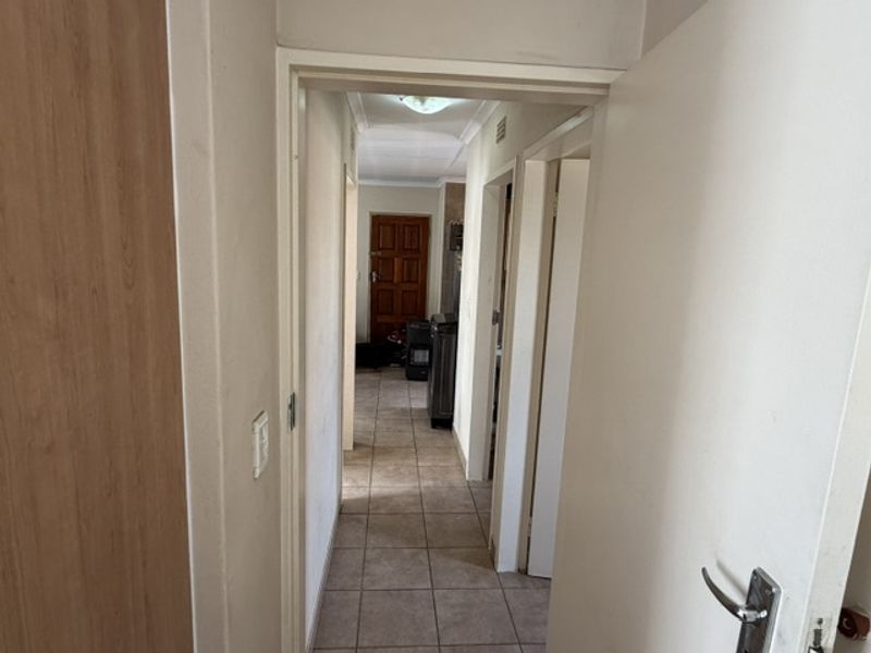 3 Bedroom Townhouse for Sale in Thatch Hill Estate - Photo 3