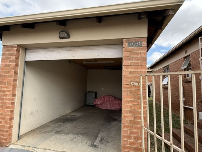 3 Bedroom Townhouse for Sale in Thatch Hill Estate - Photo 5