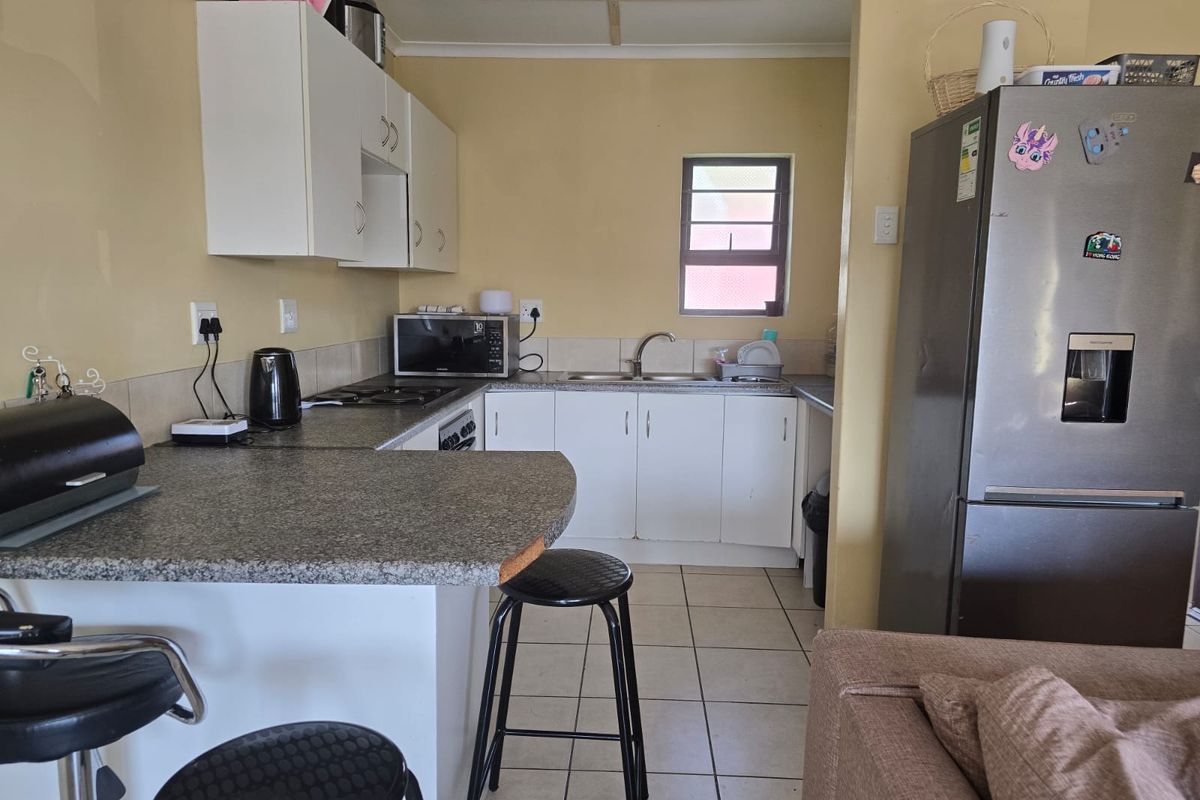 2 Bedroom House - Photo 2