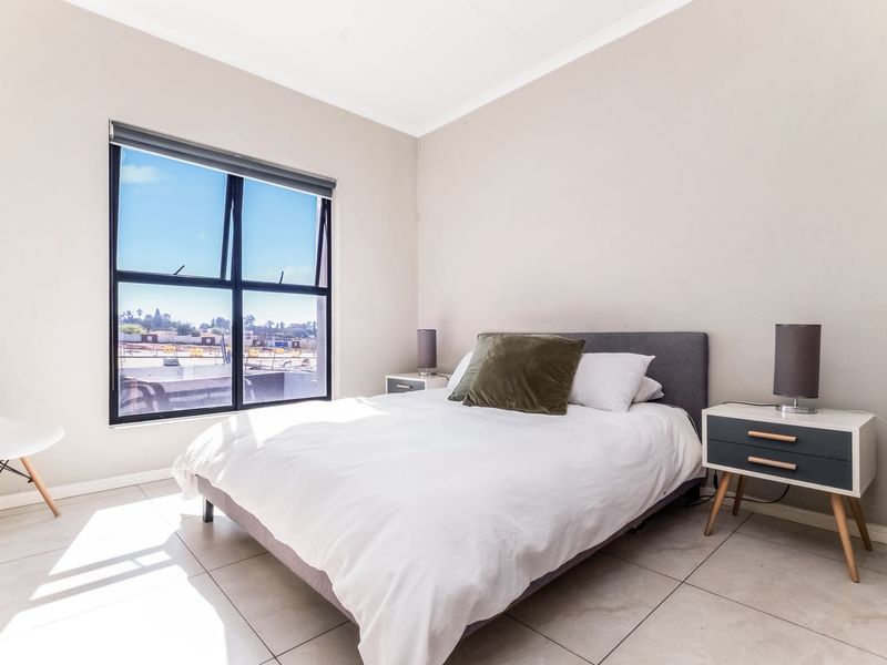 Immaculate Up Market 2 Bed 1 Bath Apartment For Sale - Photo 9