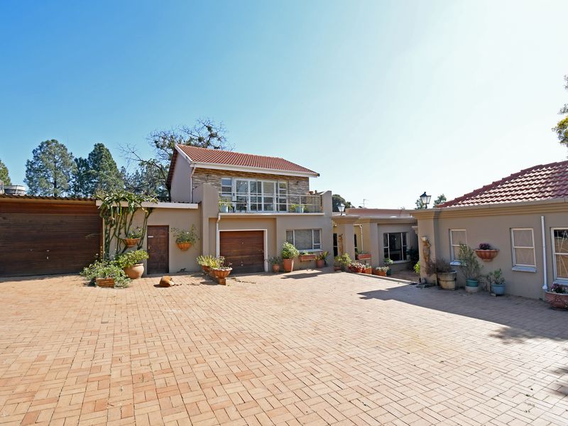 Prime Investment Property with Income-Generating Cottages 2.7 ha - Photo 1