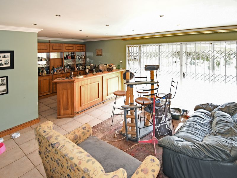 Prime Investment Property with Income-Generating Cottages 2.7 ha - Photo 3