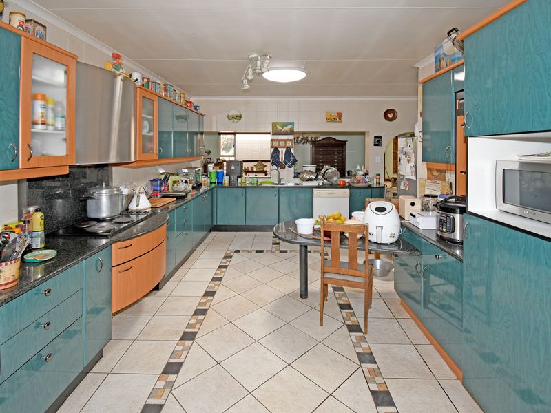 Prime Investment Property with Income-Generating Cottages 2.7 ha - Photo 2