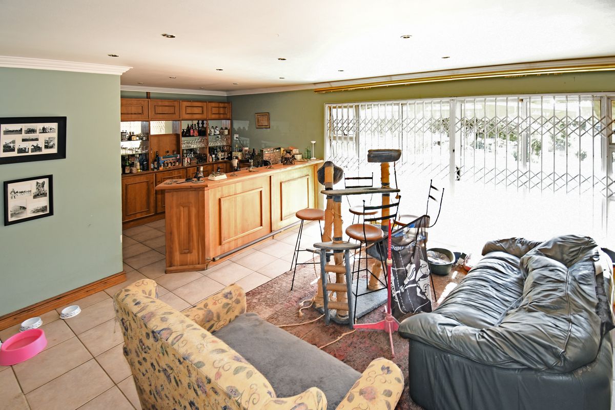 Prime Investment Property with Income-Generating Cottages 2.7 ha - Photo 3
