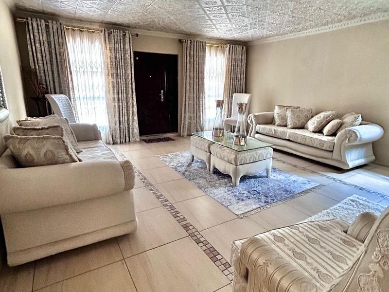 Stunning 4-Bedroom Home in a Secure Gated Estate – Noordwyk, Midrand - Photo 6
