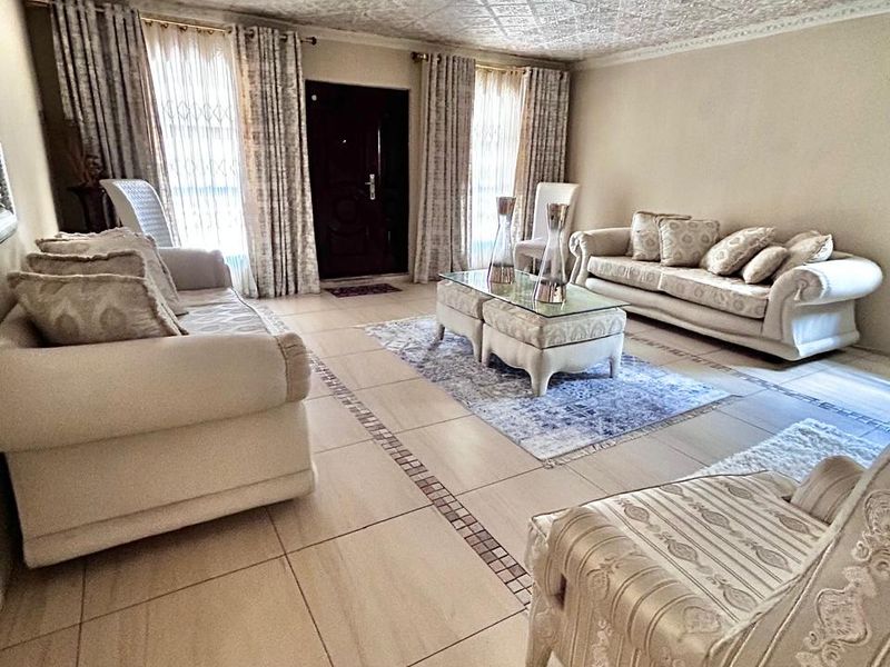 Stunning 4-Bedroom Home in a Secure Gated Estate – Noordwyk, Midrand - Photo 5