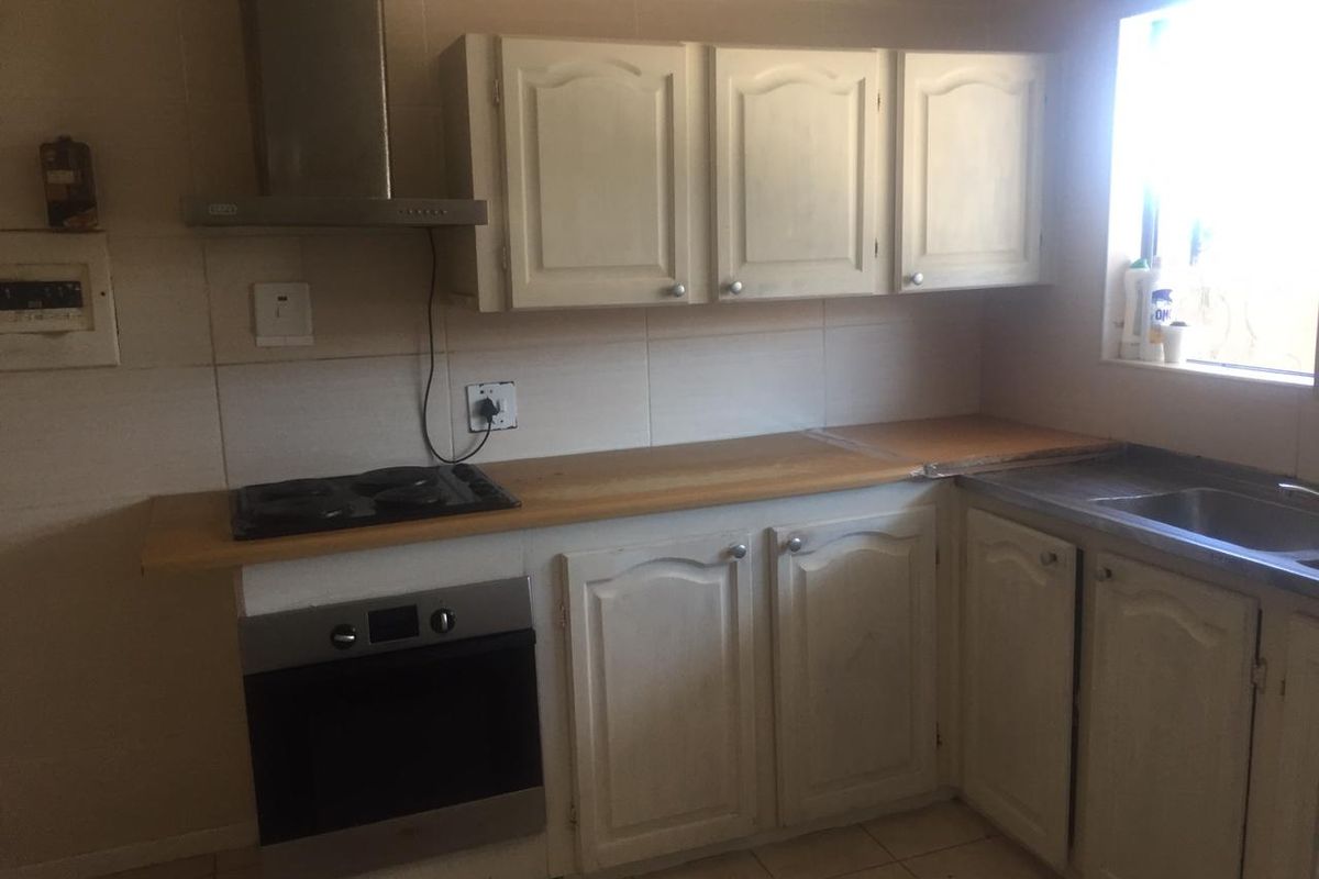 3 Bedroom with ensuit,  Kitchen, Lounge, and single garage - Photo 3