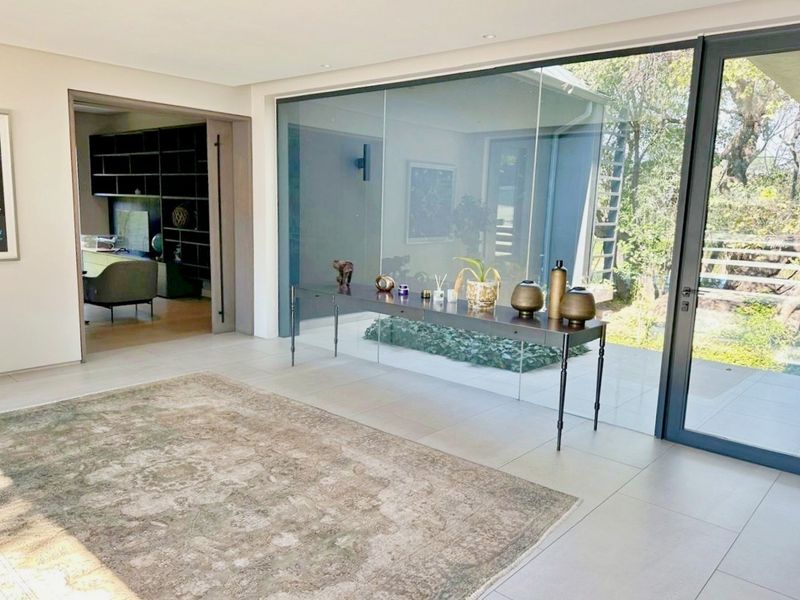 Behold a Premium 4-bedroom Riverfront family residence !! - Photo 2