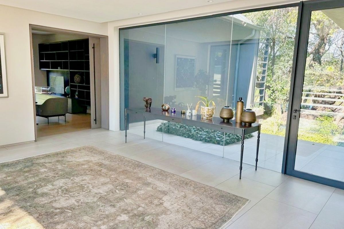Behold a Premium 4-bedroom Riverfront family residence !! - Photo 2