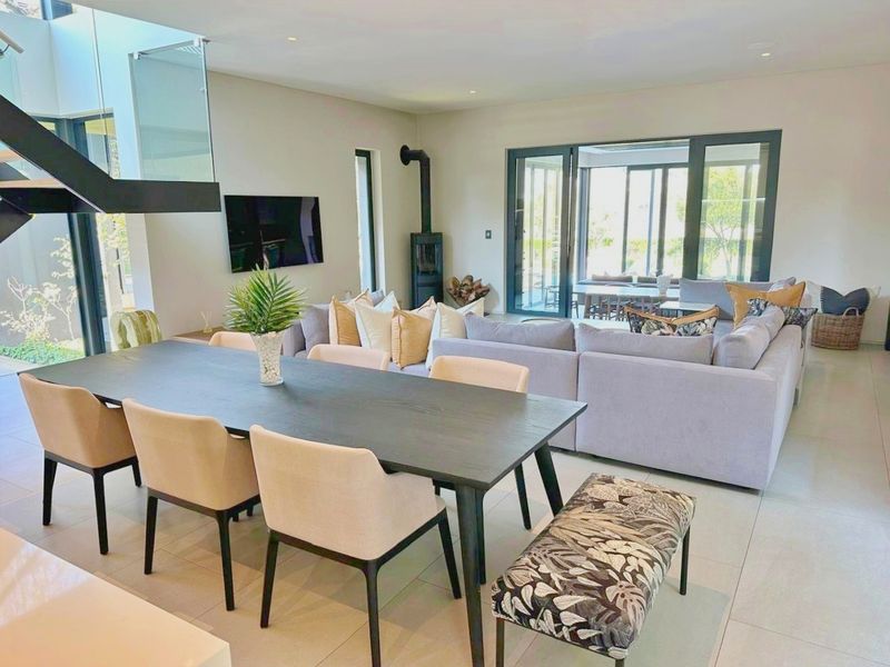 Behold a Premium 4-bedroom Riverfront family residence !! - Photo 9
