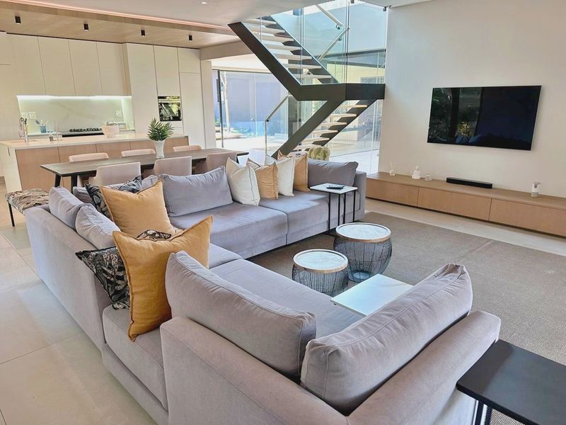 Behold a Premium 4-bedroom Riverfront family residence !! - Photo 8