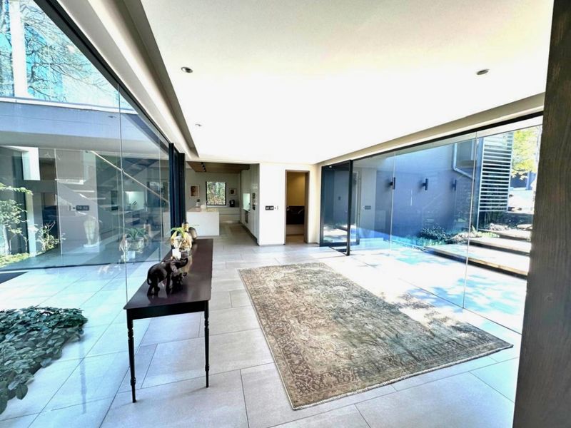 Behold a Premium 4-bedroom Riverfront family residence !! - Photo 6