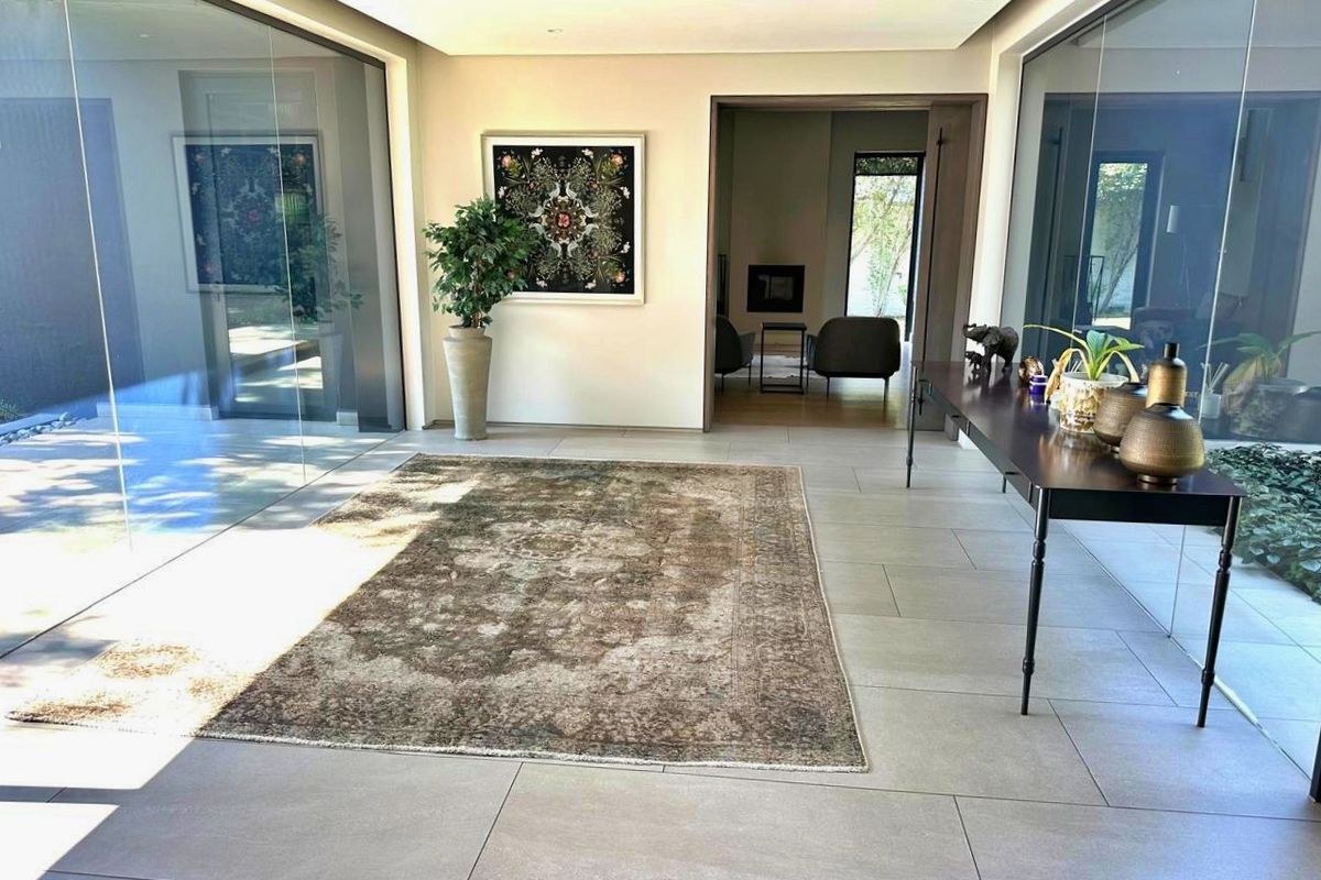 Behold a Premium 4-bedroom Riverfront family residence !! - Photo 4