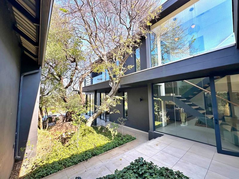 Behold a Premium 4-bedroom Riverfront family residence !! - Photo 3