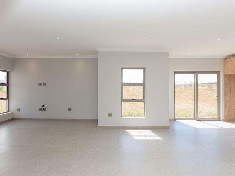 A Fresh Take on Double-Storey Estate Living with greenbelt and farmland views - Photo 4