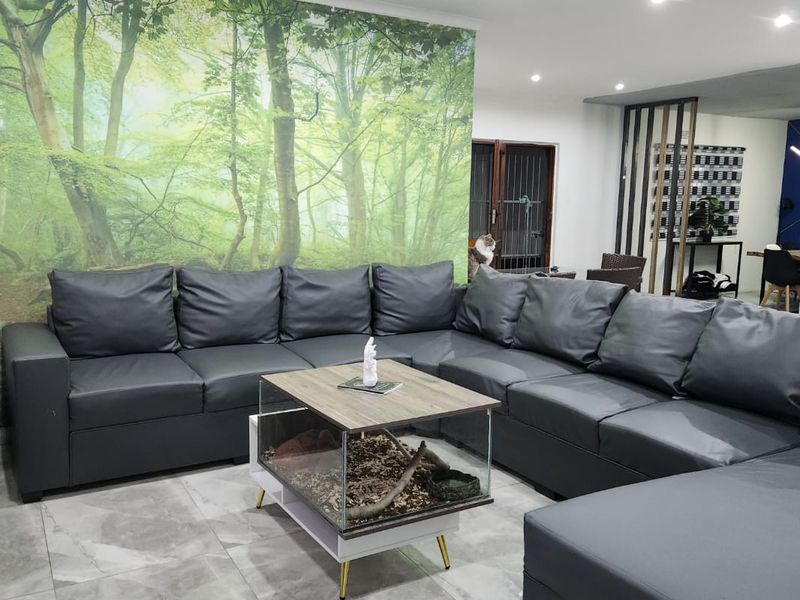 Stunning Mandeni Property with a Gorgeous Pool! - Photo 2