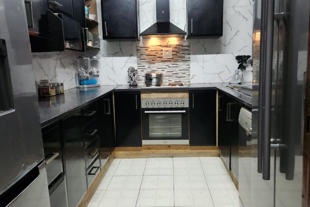 Stunning Mandeni Property with a Gorgeous Pool! - Photo 4