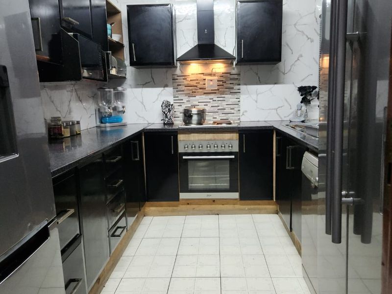 Stunning Mandeni Property with a Gorgeous Pool! - Photo 4