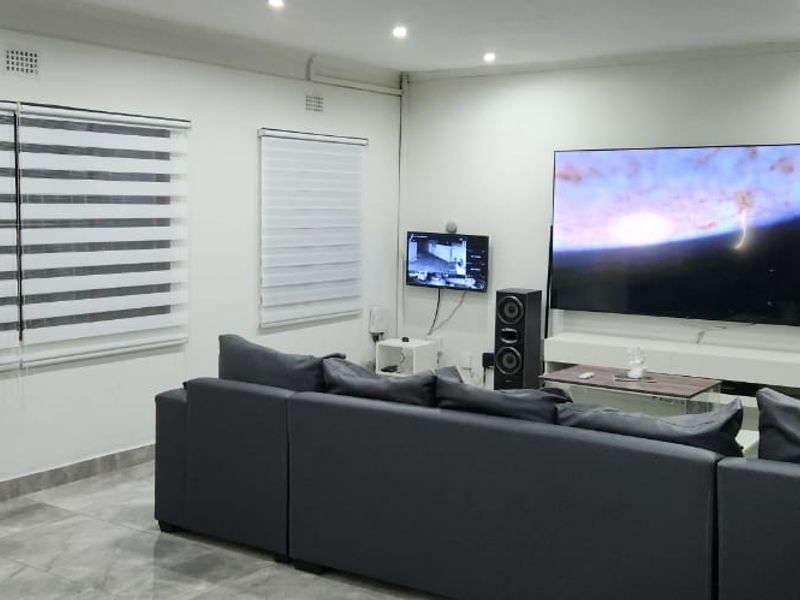 Stunning Mandeni Property with a Gorgeous Pool! - Photo 2